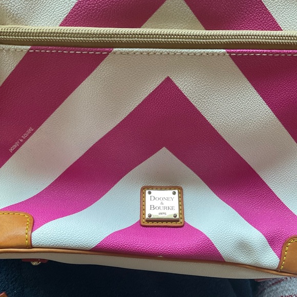 Used Dooney and Bourke crossbody. Chevron print, pint and white - Picture 2 of 5
